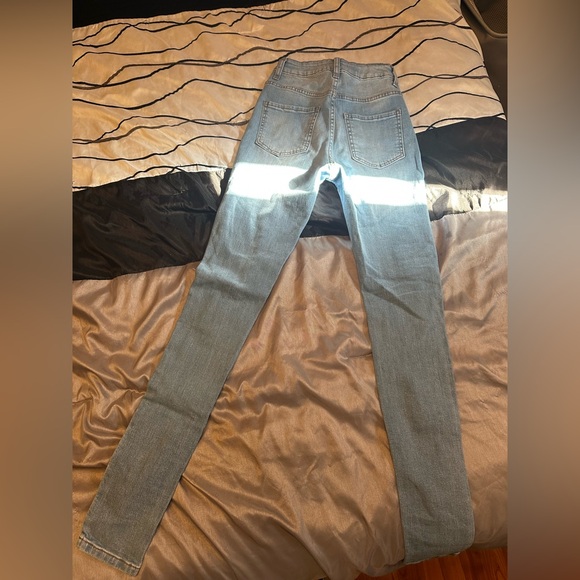 Fashion Nova Ripped Jeans BNWOT - Picture 3 of 5